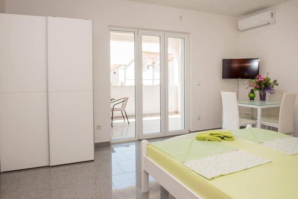 Apartment Vodice - Lovric Eksteriør bilde